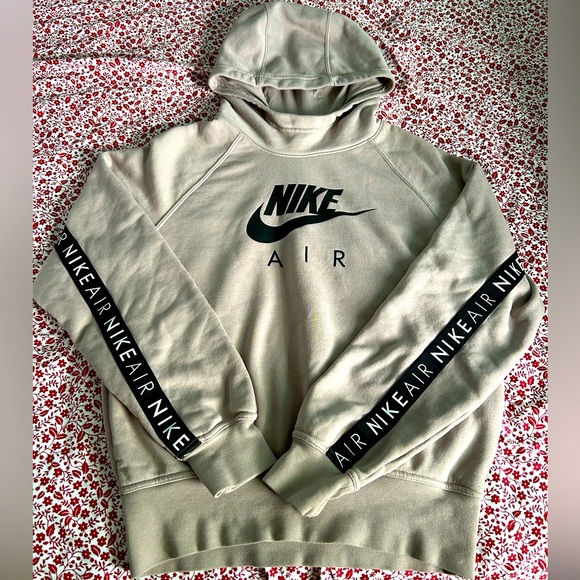 Nike Tops - Nike hoodie